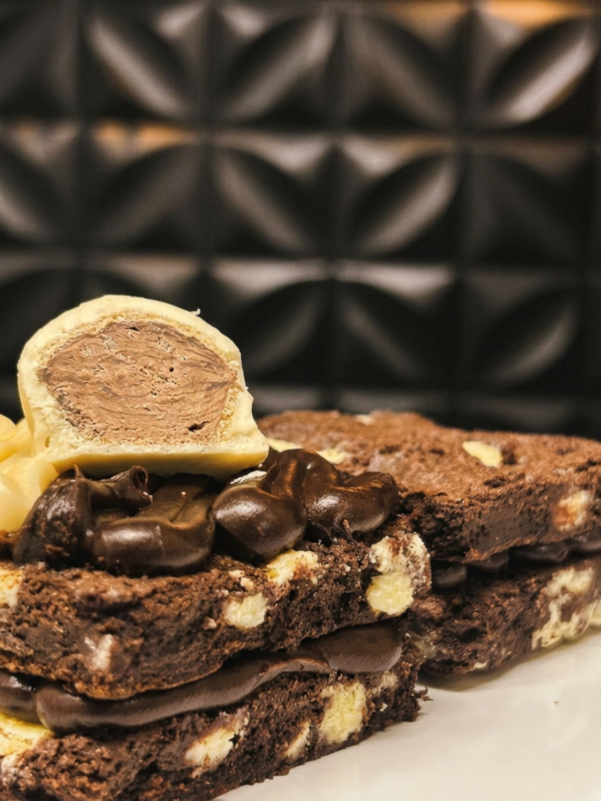 Brownie com Gotas de Chocolate Branco Recheado
