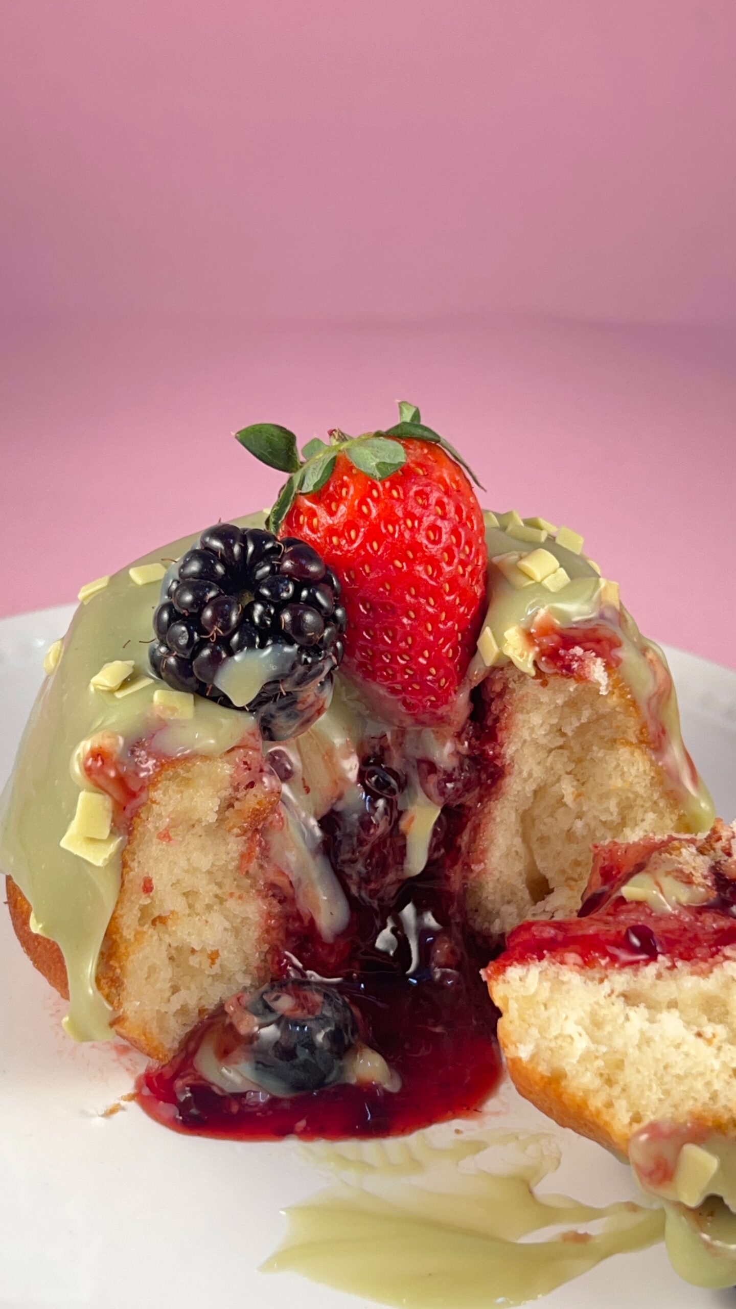 Mini Caseirinho Pistache com Frutas Vermelhas