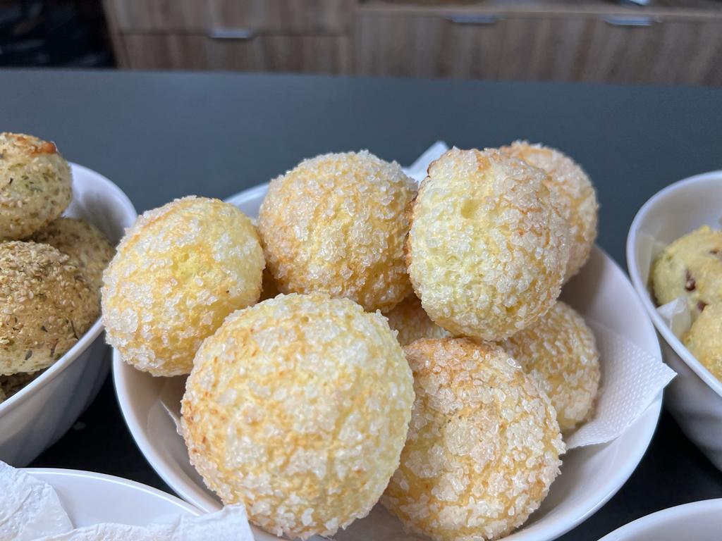 Pão de queijo recheado