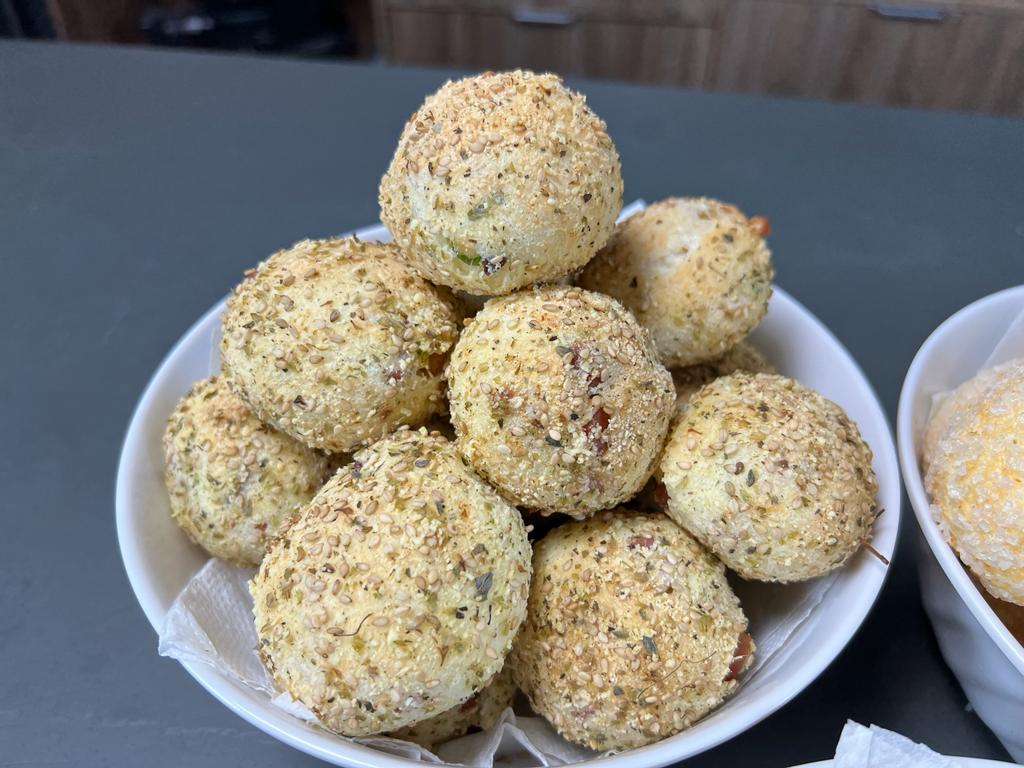 Pão de queijo recheado