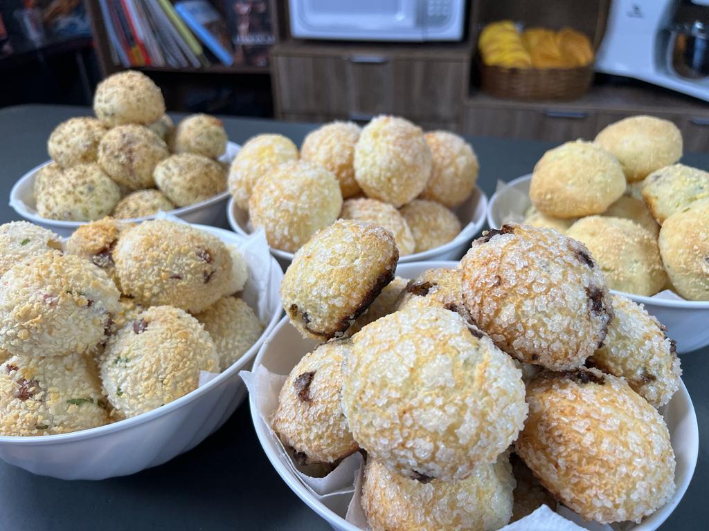 Pão de queijo recheado