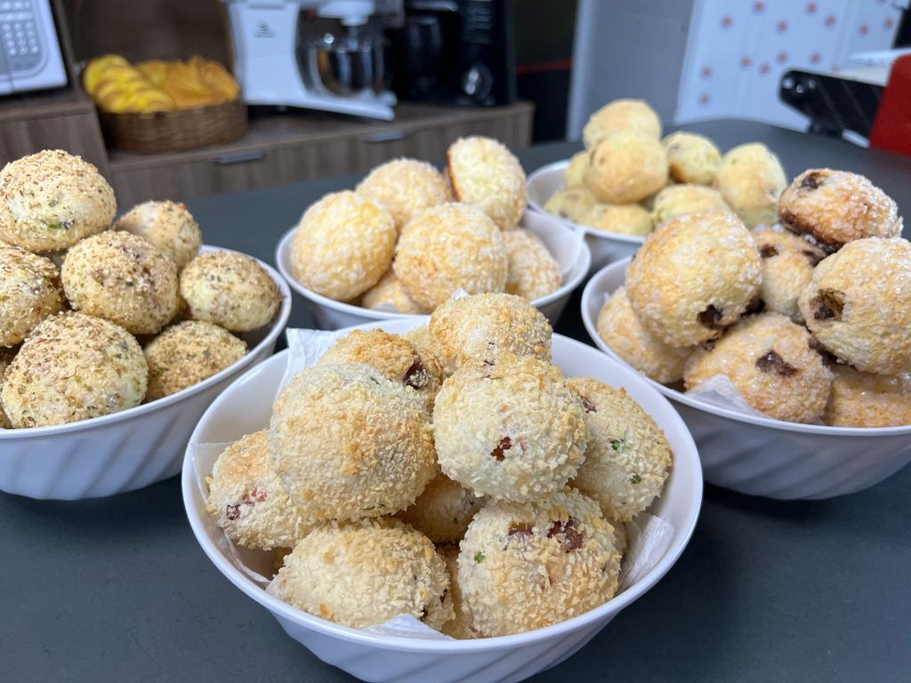 Pão de queijo recheado