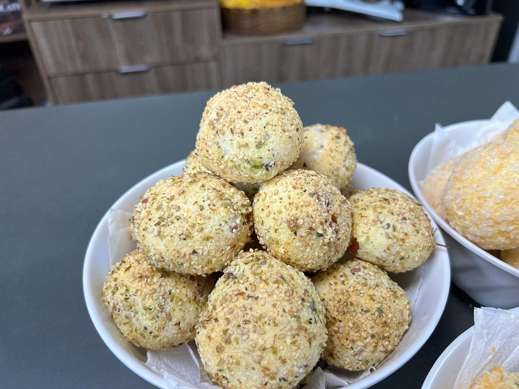 Pão de queijo recheado