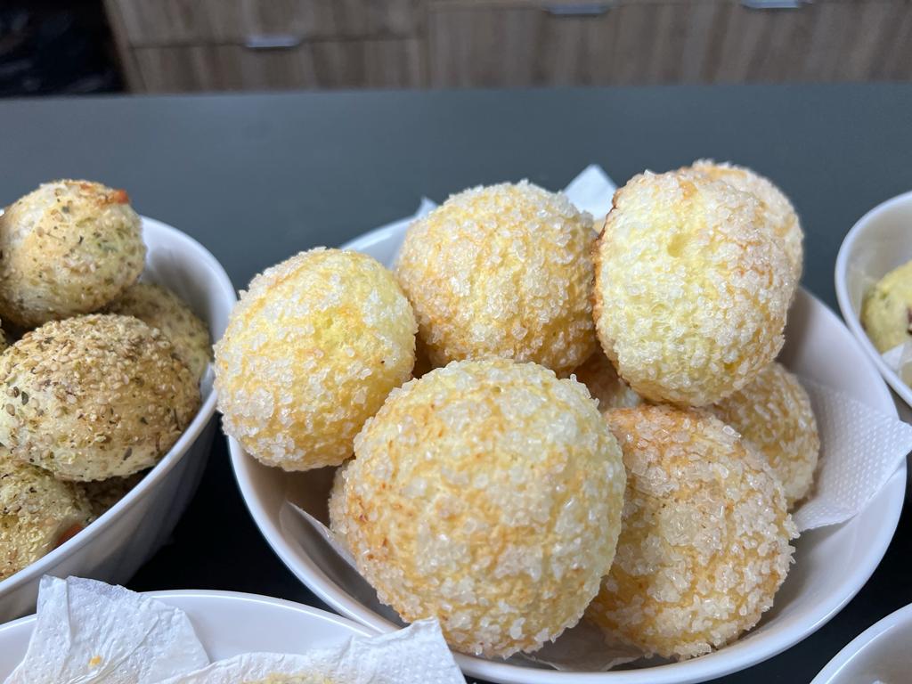 Pão de queijo recheado