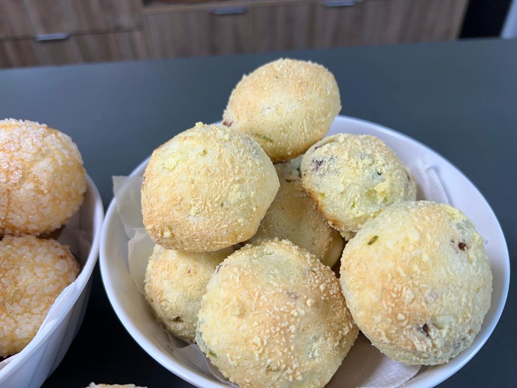 Pão de queijo recheado
