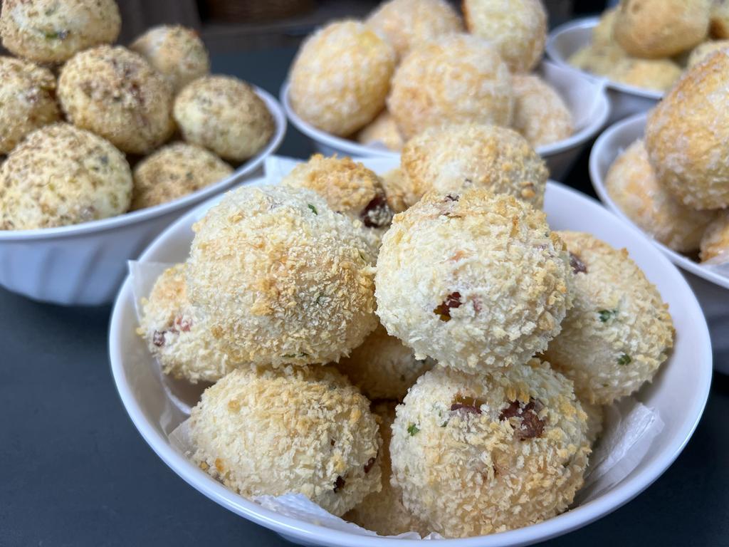 Pão de queijo recheado